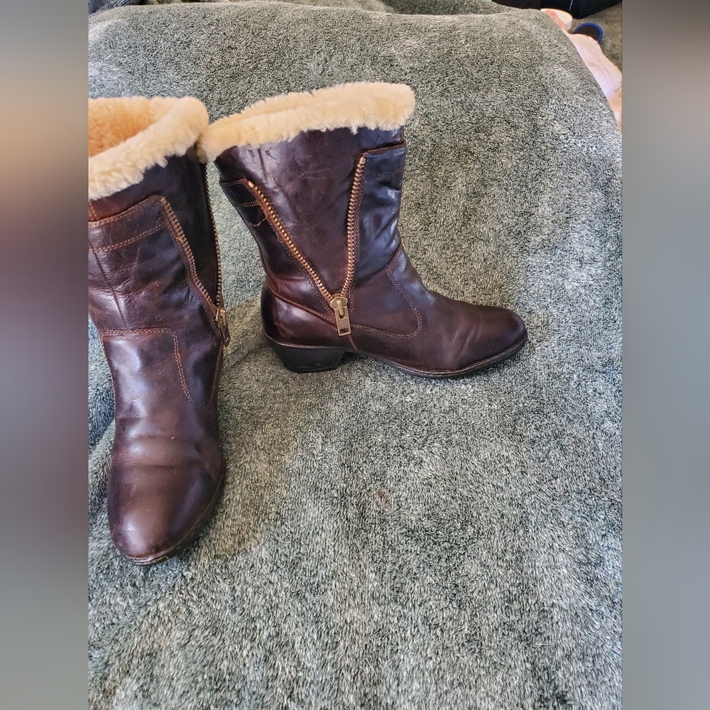 Born size 9 1/2 Sherpa Ankle Boots.